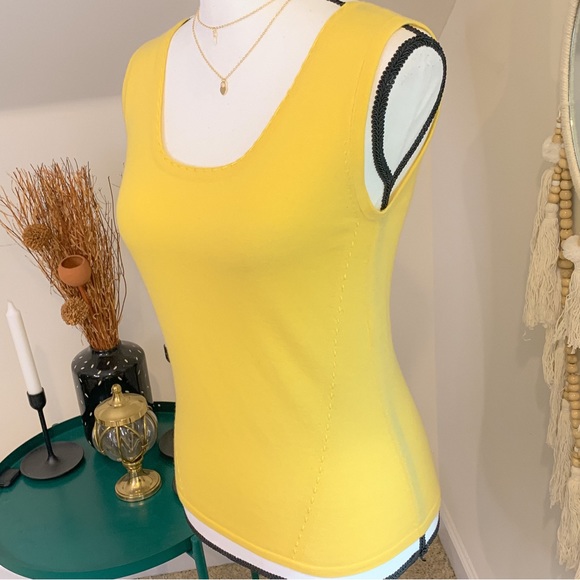Vintage Escada Pastel Yellow Soft Comfortable Cozy Retro Sleeveless Cashmere Top - Picture 3 of 8